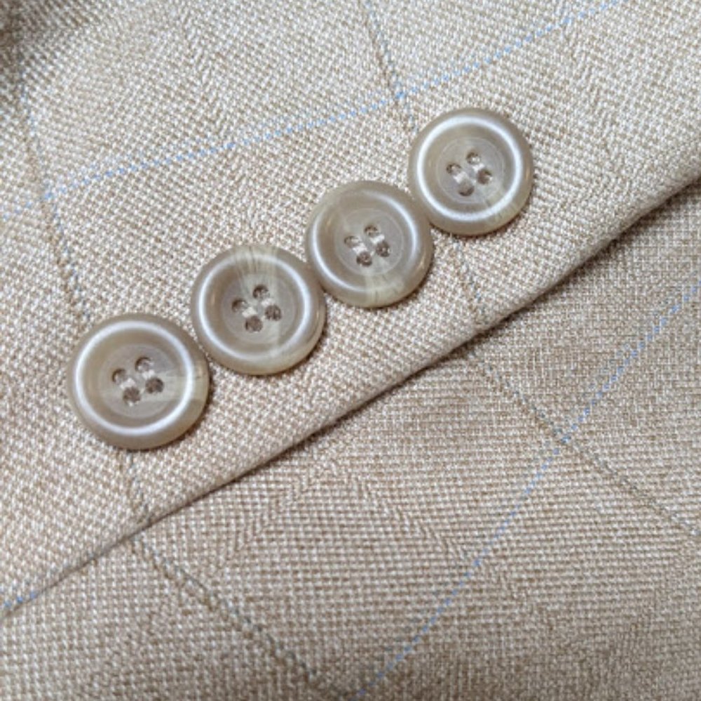 Handsome 43R LINEAGE sports coat with subtle check
